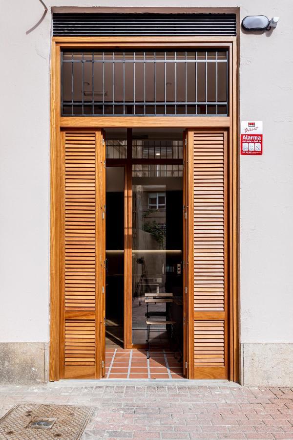 Puerto Beach Suites Valencia Exterior photo